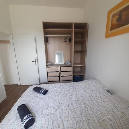 Appart Dans Petit Chateau En Centre Ville Lagny Exterior foto