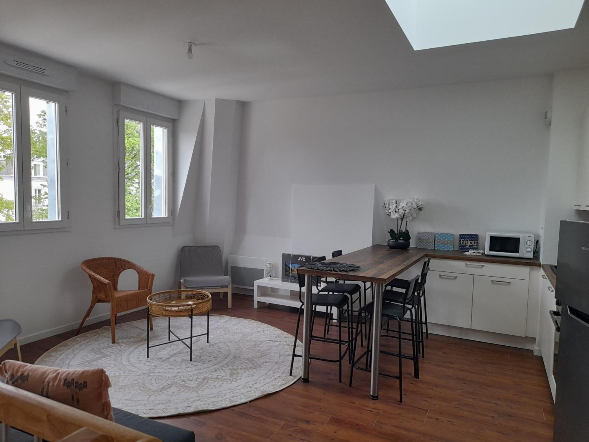 Appart Dans Petit Chateau En Centre Ville Lagny Exterior foto