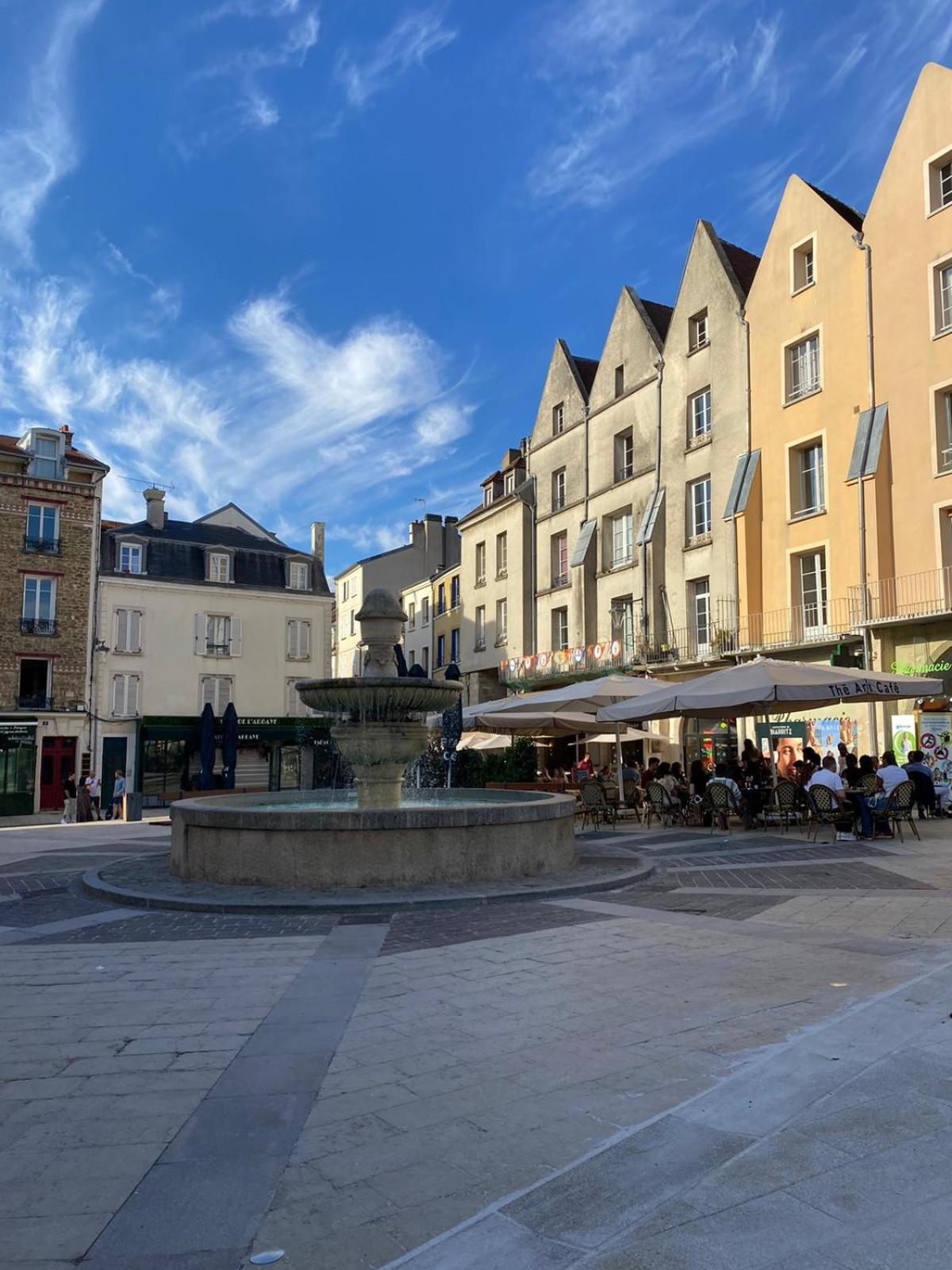 Appart Dans Petit Chateau En Centre Ville Lagny Exterior foto